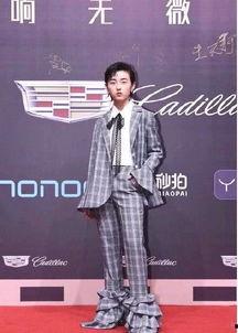 娱乐圈爆料关晓彤性格,娱乐圈中的阳光少女，率真直爽的个性魅力